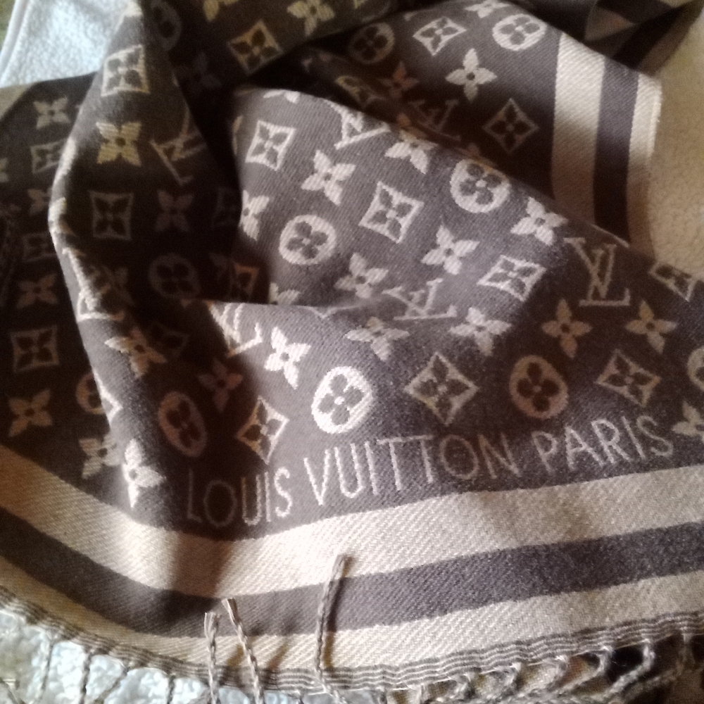 LV Elegant Brown and Cream Wrap